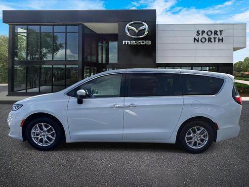 2023 Chrysler Pacifica Touring-L