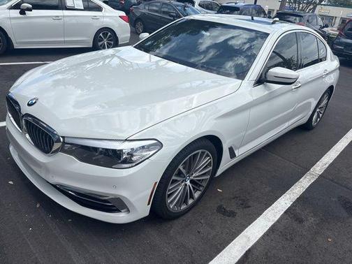Alpine White 2018 BMW 540 i
