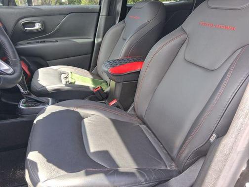 Black Clearcoat 2023 Jeep Renegade Trailhawk