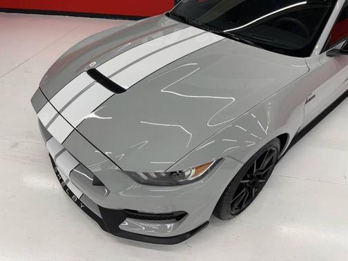 2017 Ford Shelby GT350 Base