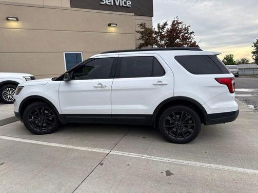 Oxford White 2018 Ford Explorer XLT