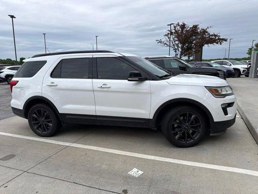 Oxford White 2018 Ford Explorer XLT