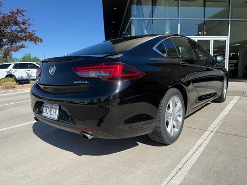 Ebony Twilight Metallic 2018 Buick Regal Sportback Preferred