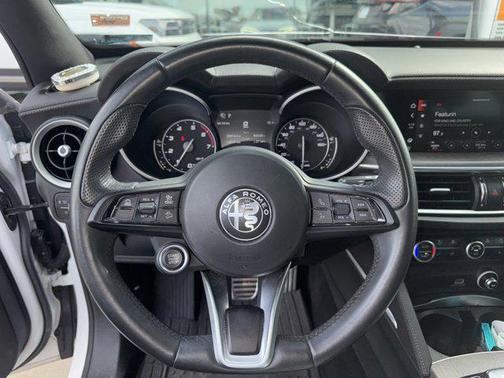 Alfa White 2022 Alfa Romeo Stelvio Ti