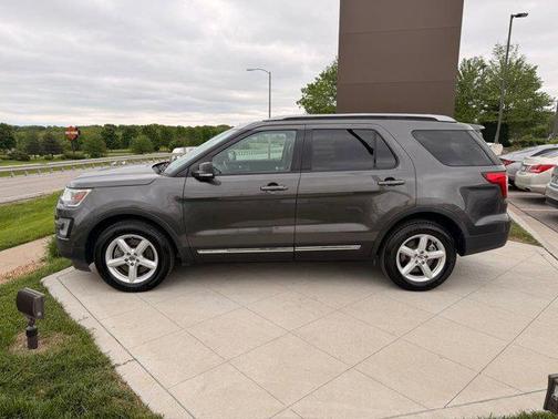 Magnetic 2016 Ford Explorer XLT