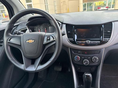 Silver Ice Metallic 2020 Chevrolet Trax LS