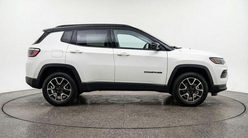 Bright White Clearcoat 2025 Jeep Compass Trailhawk