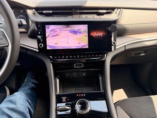 Diamond Black Crystal Pearlcoat 2026 Jeep Grand Cherokee L Altitude