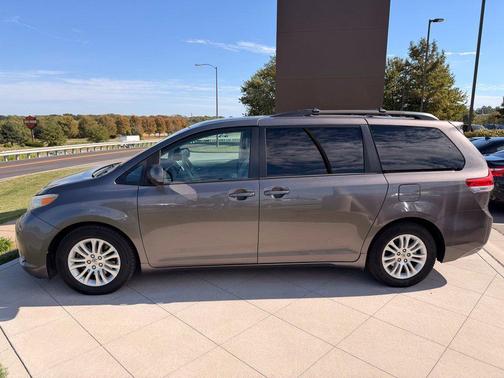 Predawn Gray Mica 2014 Toyota Sienna XLE