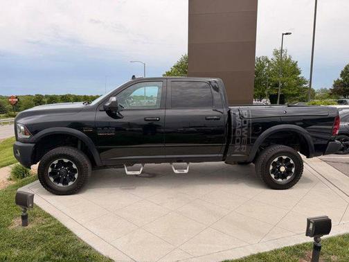 Brilliant Black Crystal Pearlcoat 2018 RAM 2500 Power Wagon