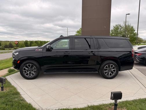 Black 2024 Chevrolet Suburban 4WD Z71