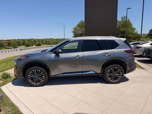 Gun Metallic 2024 Nissan Rogue Platinum