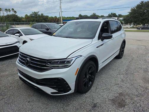 Pure White 2024 Volkswagen Tiguan 2.0T SE R-Line Black
