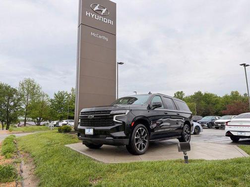 Black 2022 Chevrolet Suburban RST
