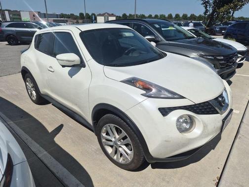White Pearl 2015 Nissan Juke SL