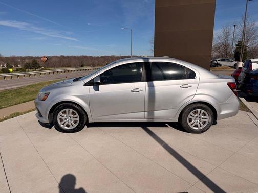Silver Ice Metallic 2017 Chevrolet Sonic LS