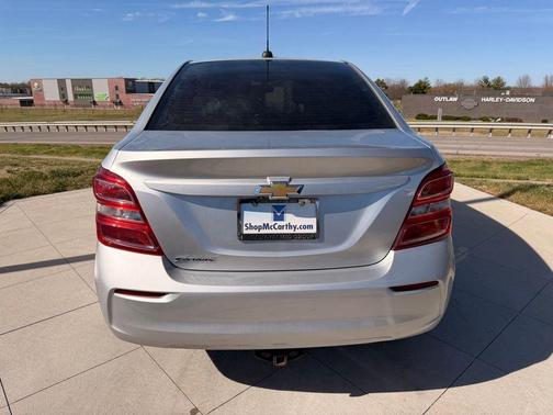Silver Ice Metallic 2017 Chevrolet Sonic LS