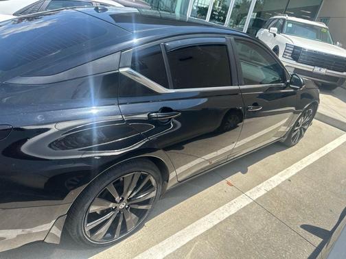 Super Black Clearcoat 2022 Nissan Altima 2.5 SR