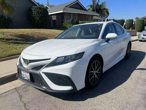 Ice 2023 Toyota Camry SE