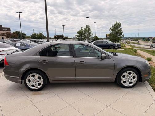 Gray 2010 Ford Fusion SE