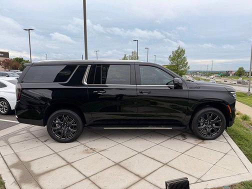 Black 2026 Chevrolet Suburban LT