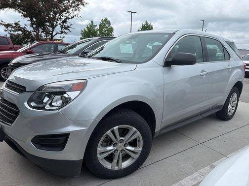 Silver Ice Metallic 2017 Chevrolet Equinox LS