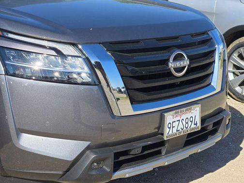 2023 Nissan Pathfinder Platinum 4WD