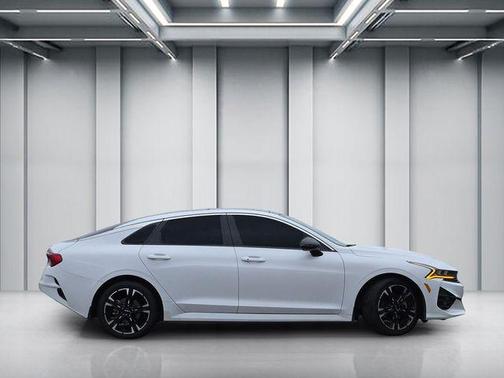 Glacial White Pearl 2022 Kia K5 GT-Line