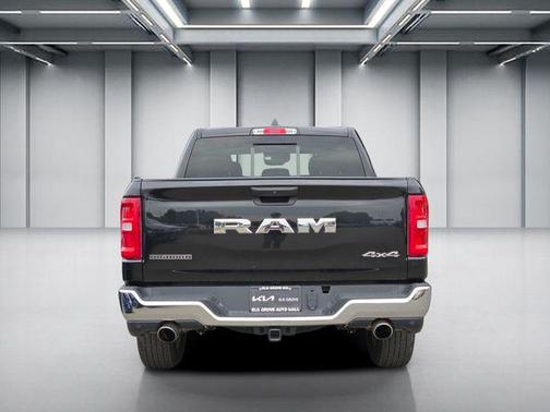Diamond Black Crystal Pearlcoat 2025 RAM 1500 Big Horn/Lone Star