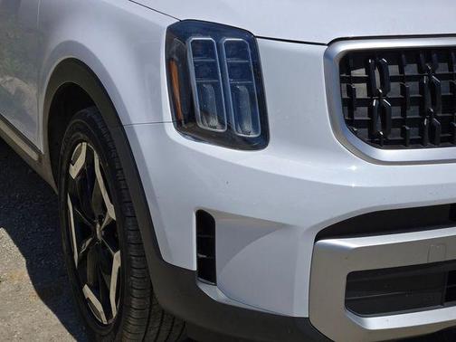 Glacial White Pearl 2023 Kia Telluride EX