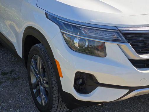Snow White Pearl 2021 Kia Seltos S