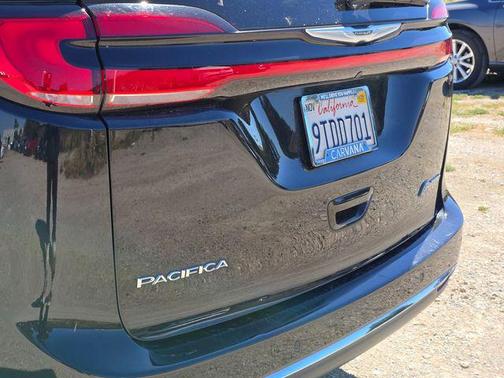 Brilliant Black Crystal Pearlcoat 2023 Chrysler Pacifica Hybrid Touring L