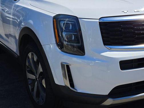 Glacial White Pearl 2022 Kia Telluride EX