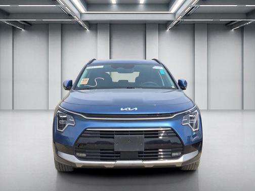 Mineral Blue 2025 Kia Niro Touring