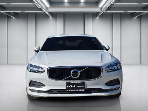Crystal White Pearl 2017 Volvo S90 T6 Momentum