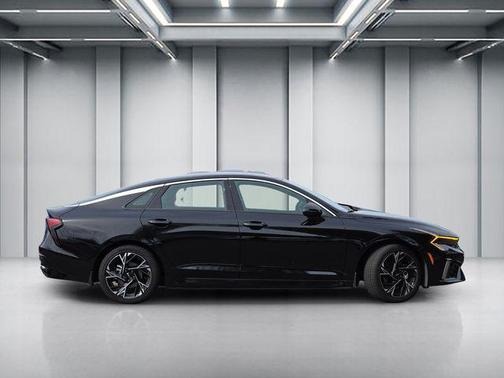 Aurora Black Pearl 2025 Kia K5 GT-Line