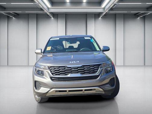 Steel Gray 2023 Kia Seltos LX