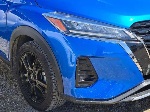Electric Blue/Super Black 2021 Nissan Kicks SR