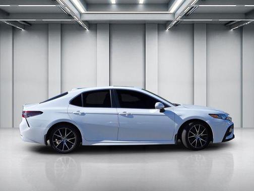 Ice Cap 2024 Toyota Camry Hybrid SE