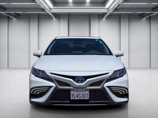 Ice Cap 2024 Toyota Camry Hybrid SE
