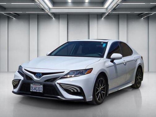 Ice Cap 2024 Toyota Camry Hybrid SE