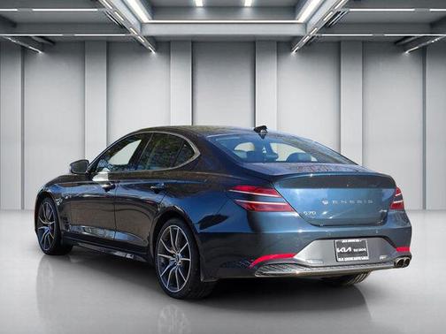 2022 Genesis G70 2.0T AWD
