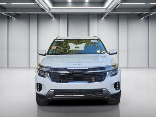 Snow White Pearl 2024 Kia Seltos SX Turbo