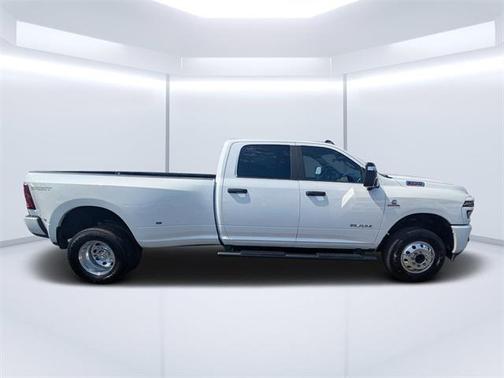 2025 RAM 3500 Big Horn Crew Cab 4x4 8' Box