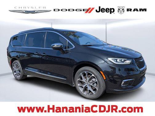 Brilliant Black Crystal Pearlcoat 2021 Chrysler Pacifica Limited