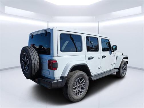 2026 Jeep Wrangler 4-Door Sahara 4x4