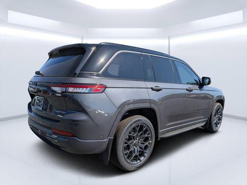 baltic gray metallic clearcoat 2026 Jeep Grand Cherokee Summit