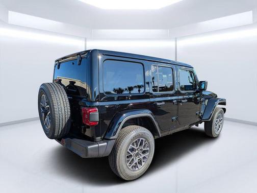 2026 Jeep Wrangler 4-Door Sahara 4x4