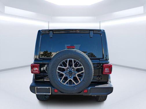 2026 Jeep Wrangler 4-Door Sahara 4x4