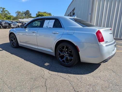 2022 Chrysler 300 Touring